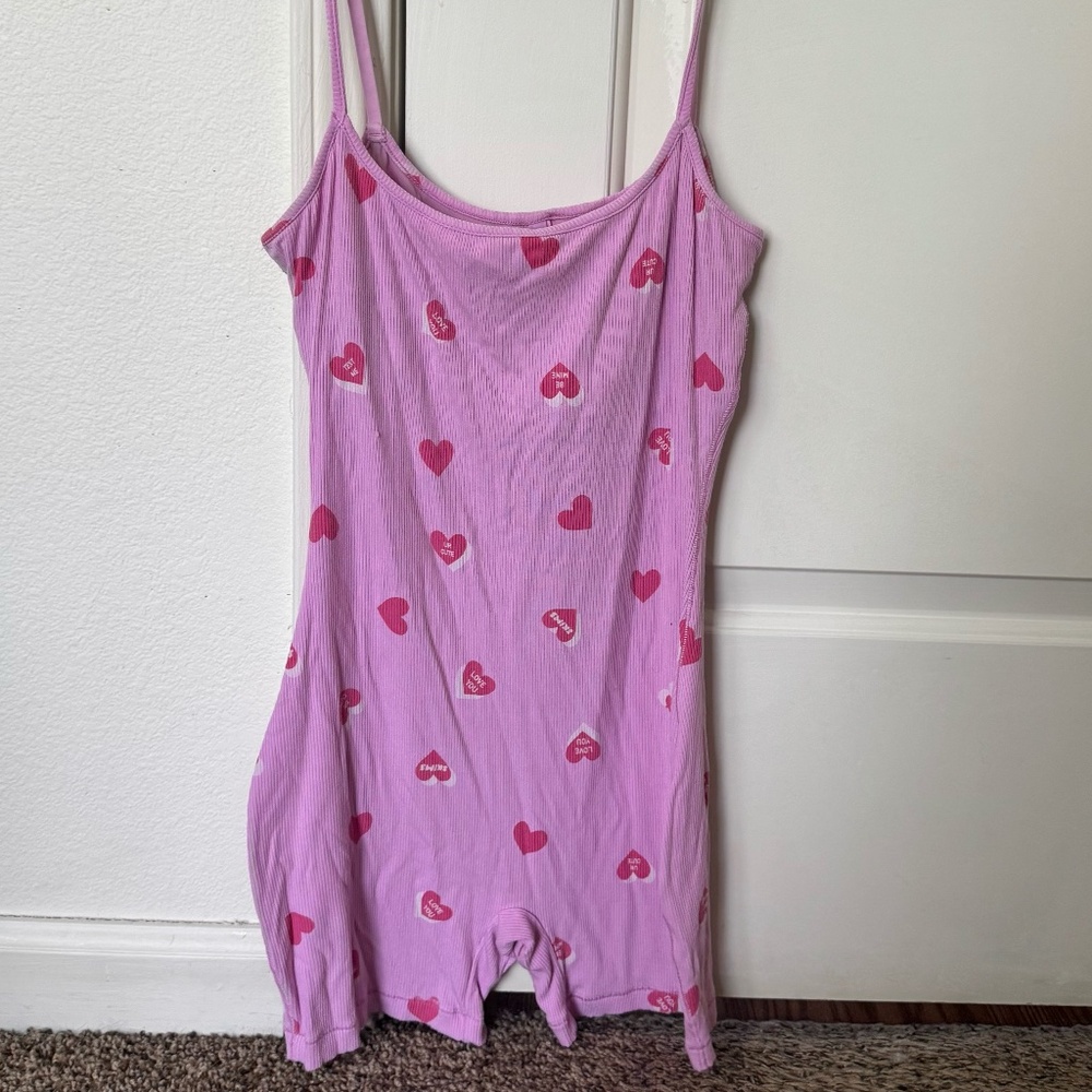 Skims Soft Lounge Scoop Onsie - Valentine's Day Print (L)